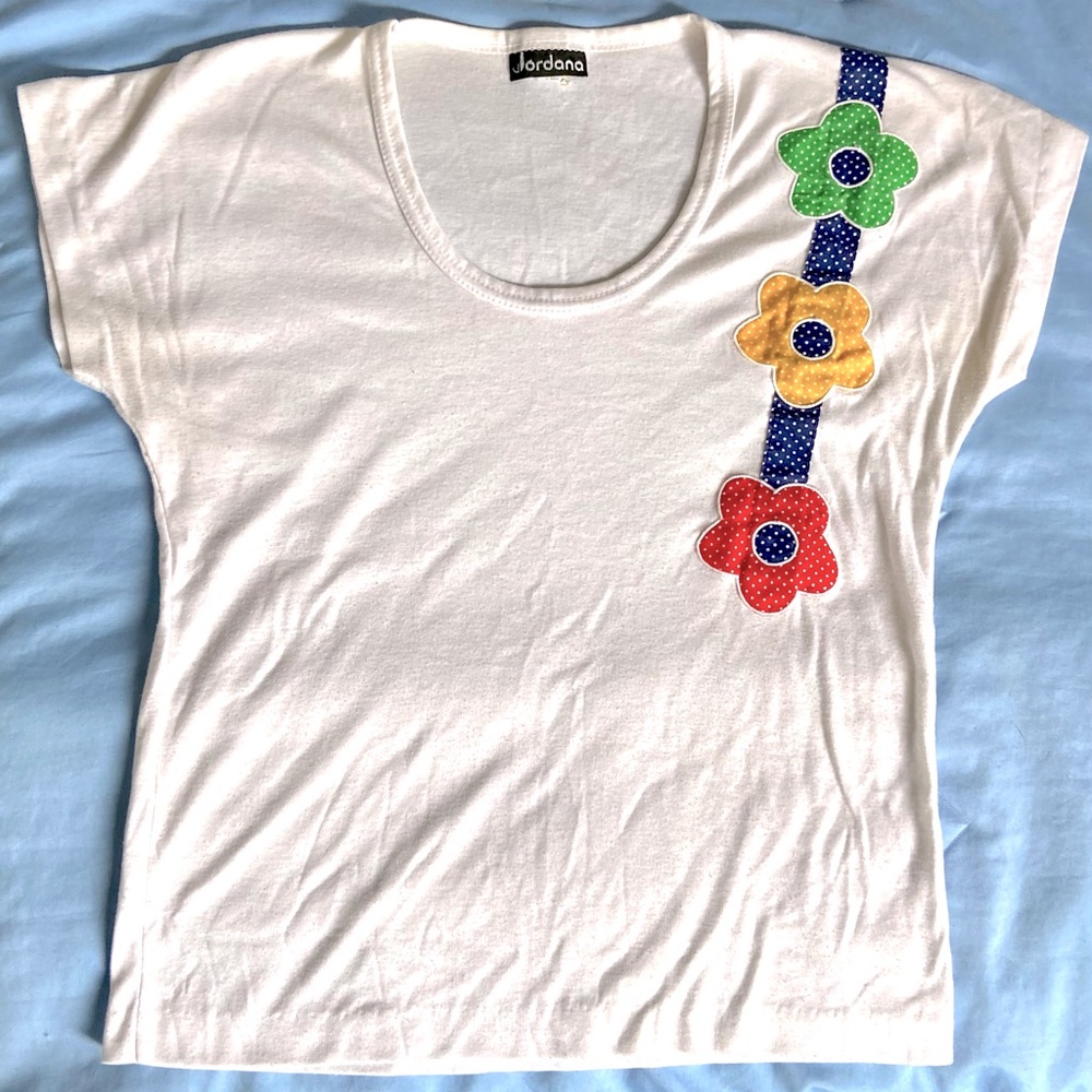 Vintage flower appliqué tee